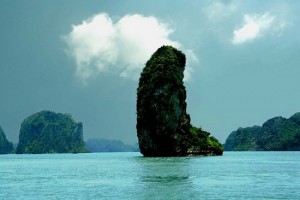 Những hòn đảo kỳ lạ ở Hạ Long