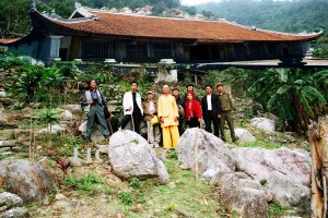 ngoi chua ho thien