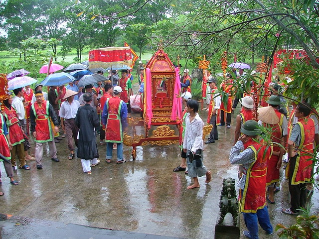 Hội chèo bơi Quan Lạn