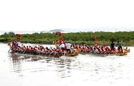Lễ hội đua thuỳen Quan Lạn
