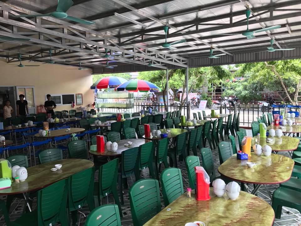 nha hang cua khach san khai mai
