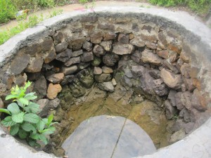 Giếng cổ Quan Lạn